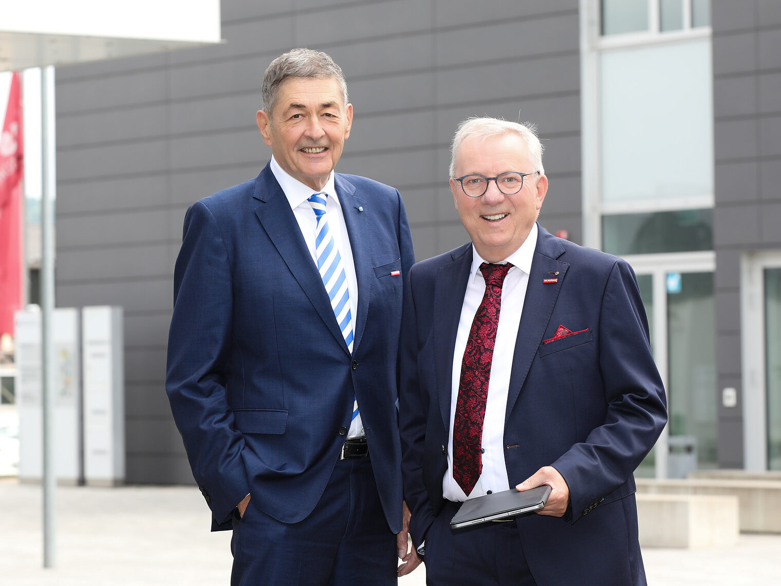 „Frohe Weihnachten und ein gutes neues Jahr“ wünschen Präsident Dr. Georg Haber und Hauptgeschäftsführer Jürgen Kilger.