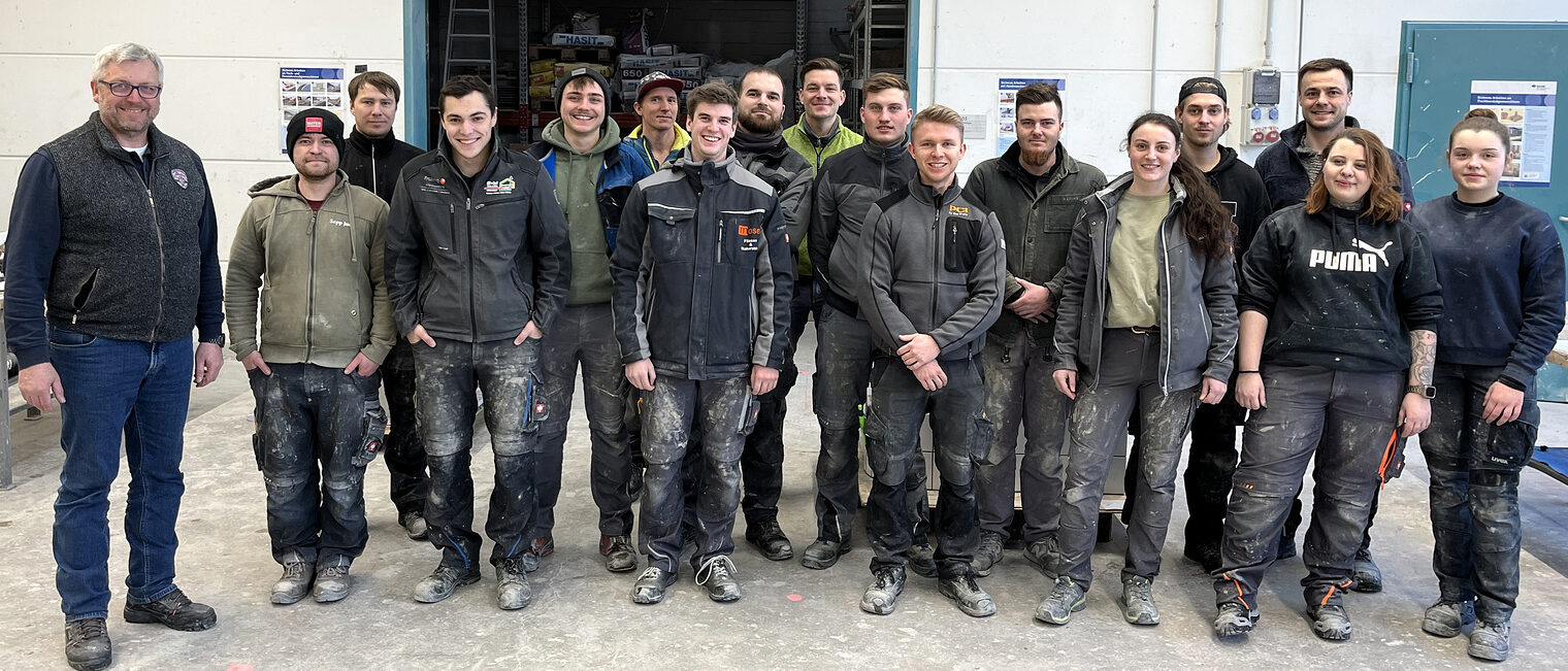  Die Kursteilnehmer mit ihrem Kursleiter Hermann Ebenbeck.