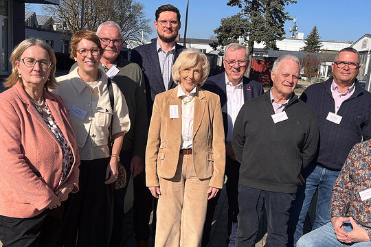 Die Mitveranstalter des ostbayerischen Sachverständigentags vor der Kammerhauptverwaltung in Regensburg. 