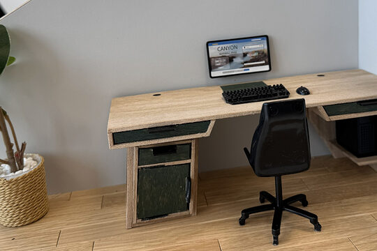 Das Modell eines Schreibtisches für die Meisterprüfung im Schreinerhandwerk. 