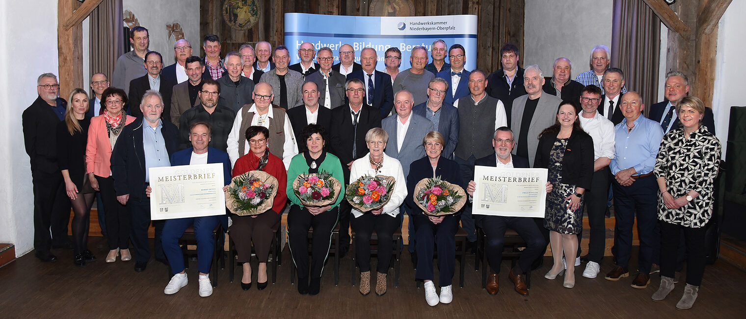 In Hengersberg ehrte die Handwerkskammer ihre „Goldenen“ Meisterinnen und Meister.