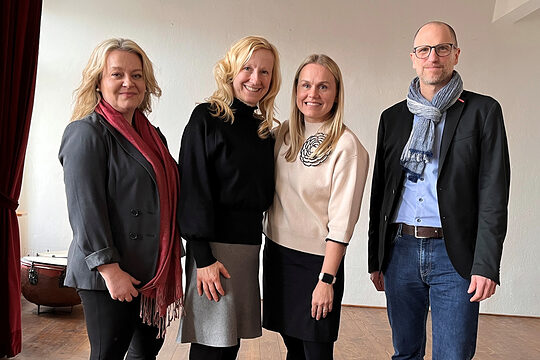 Die Projektverantwortlichen von "Handwerkshelden" feiern nach drei Jahren gemeinsam den Abschluss des Projektes.