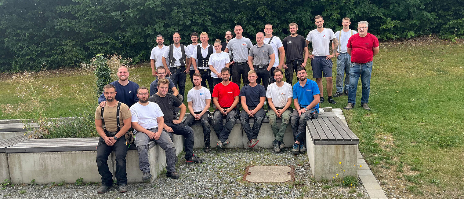 Der diesjährige Meisterkurs Dachtechnik mit dem Vorsitzenden des Prüfungsausschusses. 