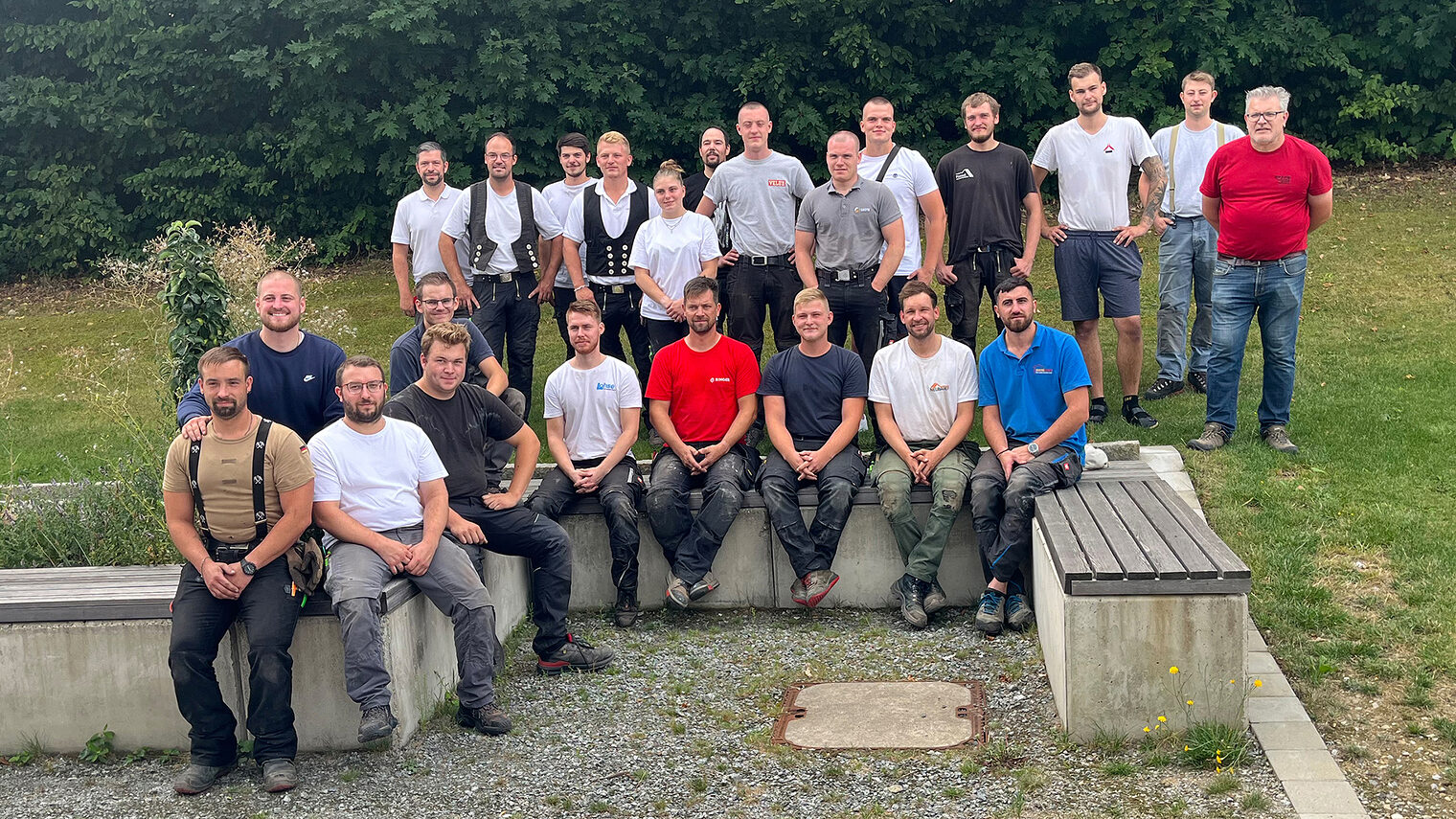 Der diesjährige Meisterkurs Dachtechnik mit dem Vorsitzenden des Prüfungsausschusses. 