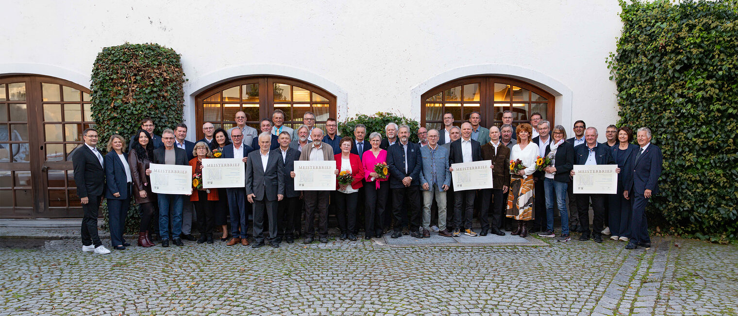 In Bad Kötzting ehrte die Handwerkskammer ihre „Goldenen“ Meisterinnen und Meister. 