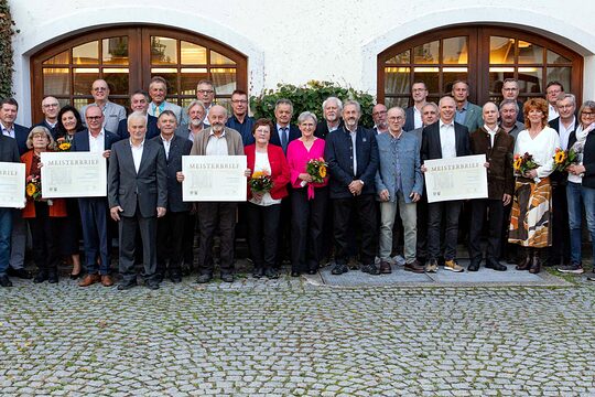 In Bad Kötzting ehrte die Handwerkskammer ihre „Goldenen“ Meisterinnen und Meister. 